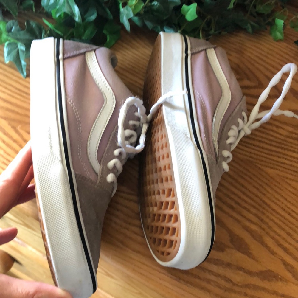 VANS Lavender color sneakers size 7 - Picture 9 of 9